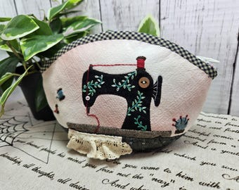Hand Quilted Patchwork Pouch, Appliqued Sewing Machine Design