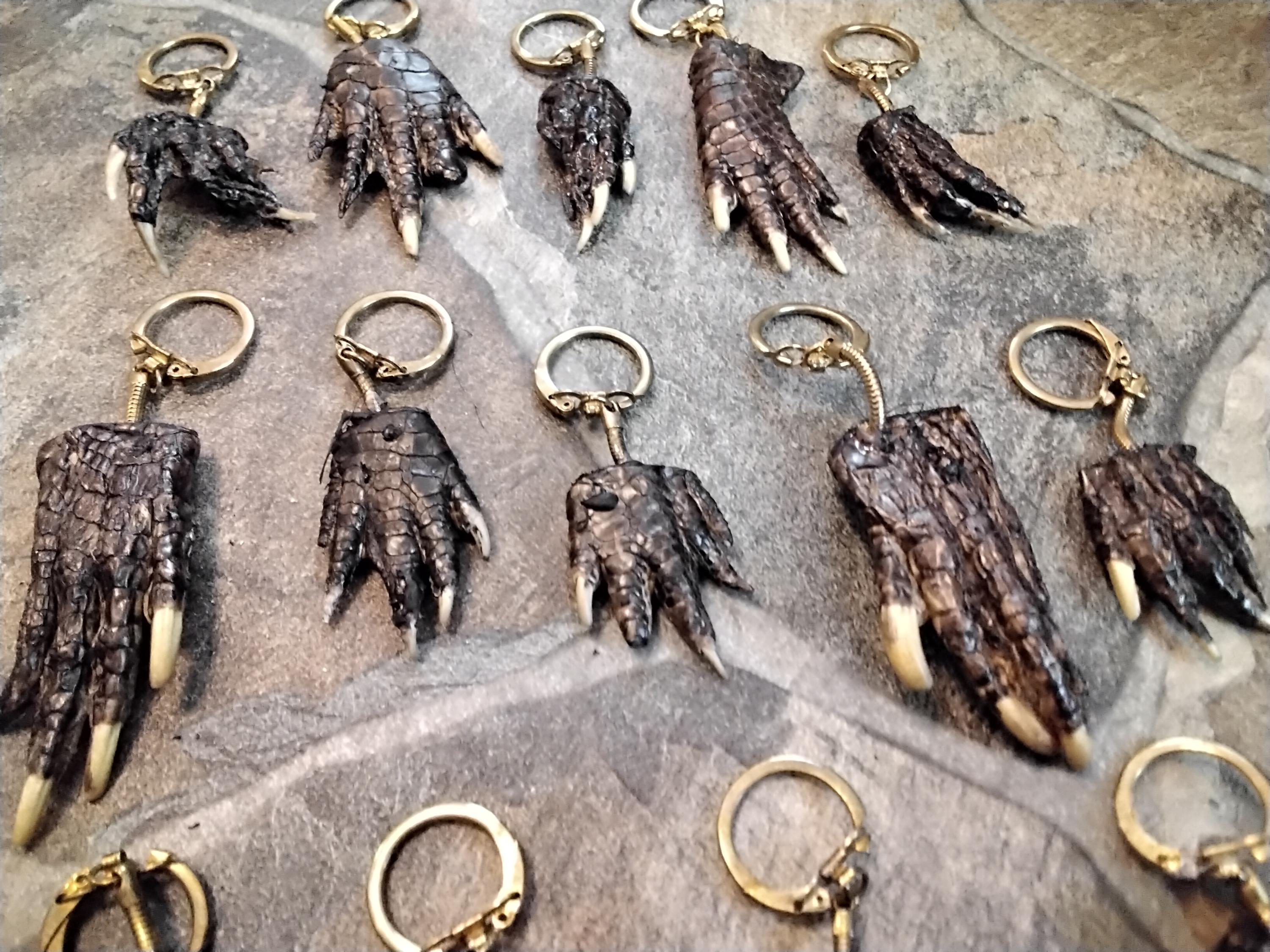 Alligator Wooden Word Keychain – Carved Animal Design Key Ring - View #7