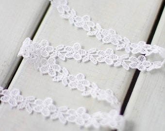 Dainty Daisy and Leaves Guipure Lace Trimming 12mm white
