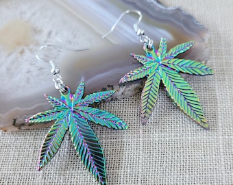 Oorbellen marihuanablad, gegalvaniseerde titanium regenboog, stoner pothead hippie-sieraden