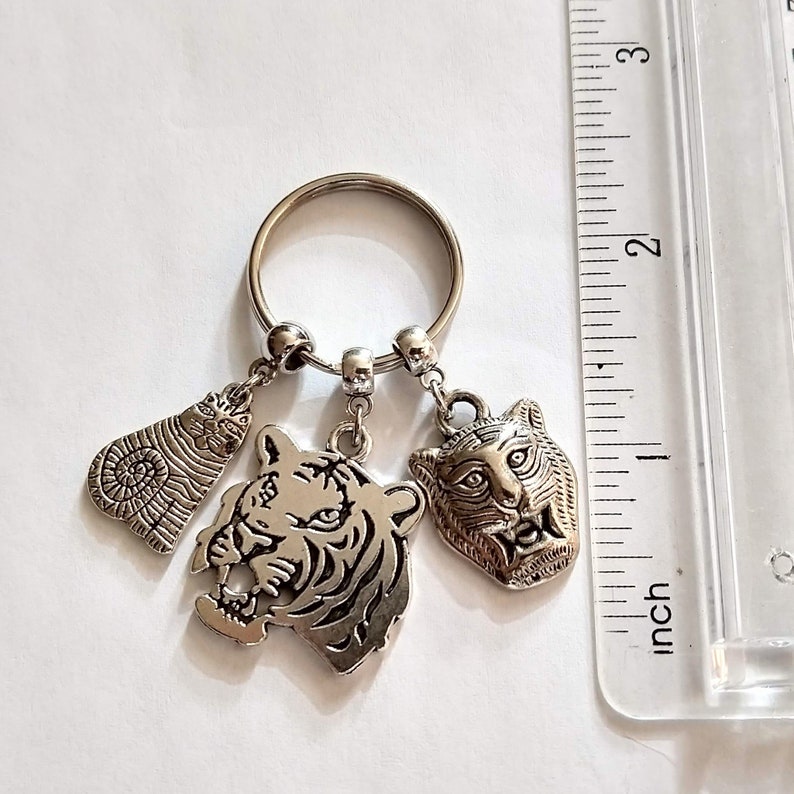 CAT TABBY CAT PLAYING BALL BLING KEYCHAIN PURSE CHARM ACCESSORY RARE TIGER 