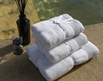 Fluffy Bath Towel Pure Elegance. Organic Cotton. White. Plush and Absorbent Luxury. For Bathroom, Gym, Hotel, Spa.