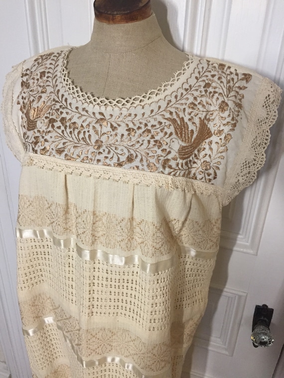 Vintage ivory lace embroidered bird floral peasant