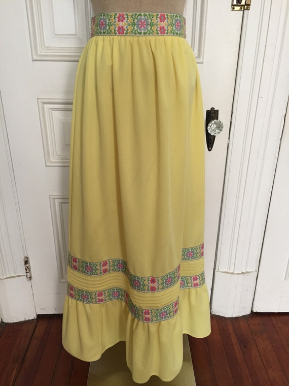 Vintage 1970s yellow floral trim ruffle maxi skirt - image 5