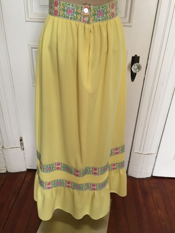 Vintage 1970s yellow floral trim ruffle maxi skirt - image 3