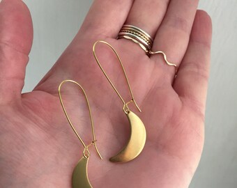 Dreaming moon brass wire loop earrings