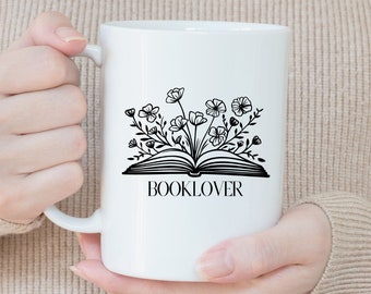 Booklover - Kubek, pomysł na prezent dla moli książkowych w rodzinie lub gronie przyjaciół, prezent urodzinowy, kubek dla miłośników książek