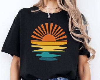 Retro Sunset Rays Wavy Water TShirt, Sun Rays Tee, Beachy Vibes Tee, Retro Summer Time, Sunset Tshirt, Sun Shirt, Retro Sunshine Shirt