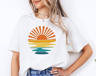Retro Sunset Rays Wavy Water TShirt, Sun Shirt, Retro Sunshine Shirt, Sun Rays Tee, Beachy Vibes Tee, Retro Summer Time , Sunset Tshirt