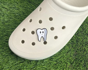 Zahn Krokodil Charm Zahnarzt Schuh Charm Pin Charm Clog Geschenk für Zahnarztliebhaber Dentiste Charm Crocs Job Pin Charm Geschenk Jobs Schuh Happy Teeth Pin