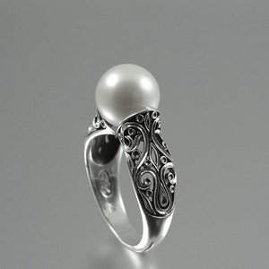 The ENCHANTED Pearl silver ring