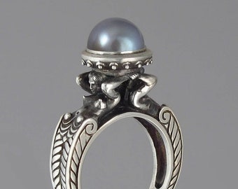 CARYATID silver ring with Gray Pearl