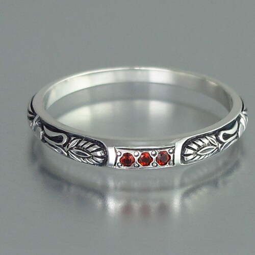 CARYATID Wedding Band in Sterling Silver With Garnet - Etsy