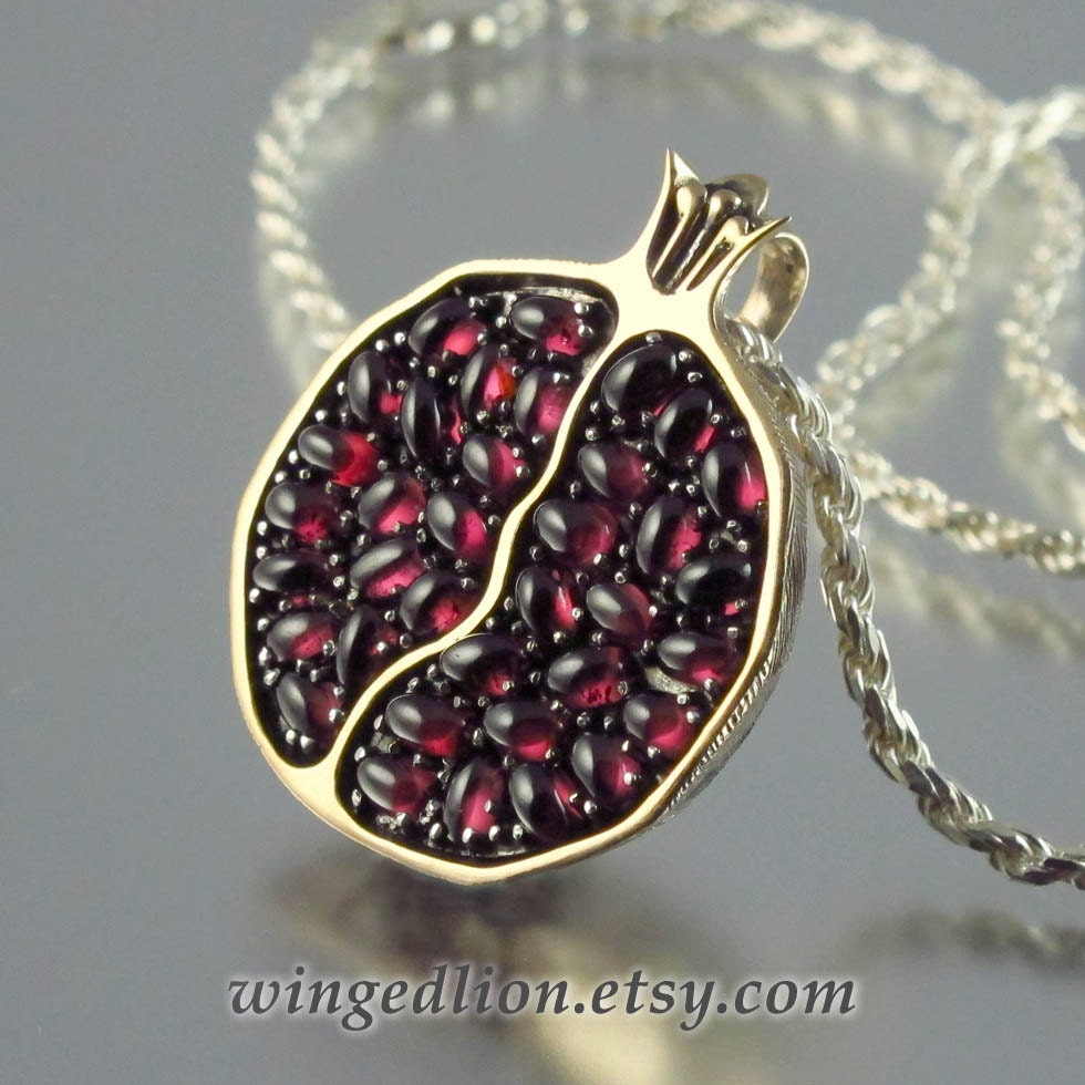Amazing properties of jewelry with pomegranate, which you did not know Amazing properties of jewelry with pomegranate, which you did not know