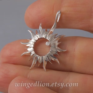 TOTALITY silver pendant with moissanite