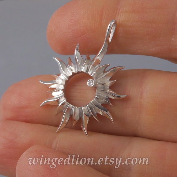 TOTALITY silver pendant with moissanite