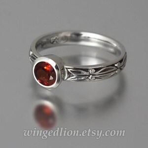 AUGUSTA 14k gold ring with Garnet image 3