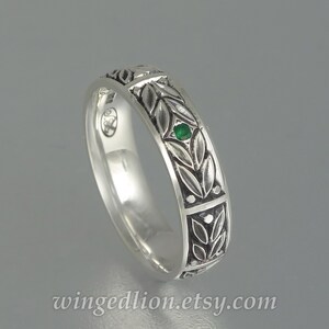 EVERGREEN LAUREL silver wedding band with Emerald