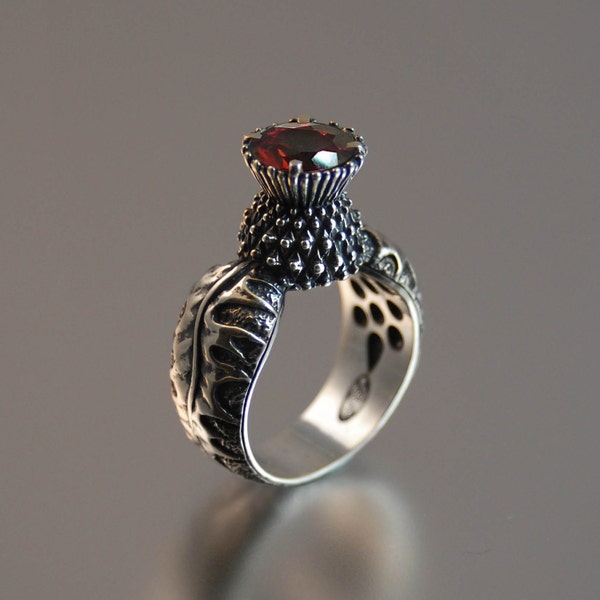 BLOOMING THISTLE ring with Garnet