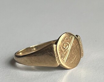 9ct Gold Engraved Oval Signet Ring