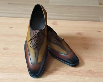 Zapatos Oxford de vestir bicolor hechos a mano: Zapatos de hombre de cuero marrón y amarillo con cordones.