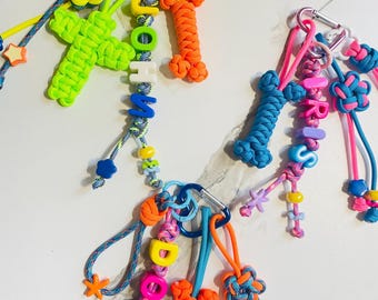 Aangepaste paracord-naamtashanger: kinderrugzaksleutelhanger, handgemaakt