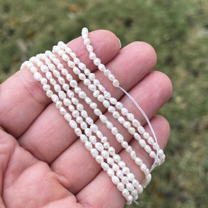 Chapelet de perles de rocaille, petites perles de broderie, perles pour perlage, perles de mariage d'eau douce, 15 pouces sur fil 3 mm-4 mm, environ 100 perles