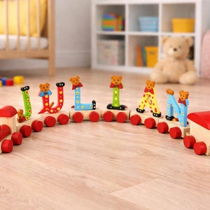 Buchstabenzug aus Holz – Personalisierter Namenszug mit bunten Buchstaben & Bären – Geschenk zur Geburt, Taufe und Geburtstag
