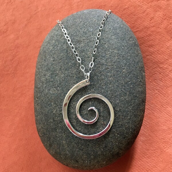¡LISTO PARA ENVIAR! Collar colgante moderno de plata de ley espiral