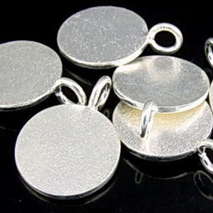 7KH-069 Thai karen hill tribe handmade silber 2 Sandgestrahlte runde Scheibenanhänger 14.0 mm.