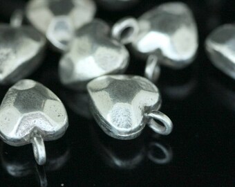 3KH-074 タイのカレン族のシルバー製ハートチャーム（2個入り） - Etsy