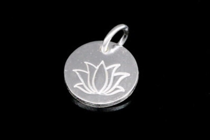 7KH-088 thai karen hill tribe handmade silver 6 printed lotus disc charm 10.0 mm image 3