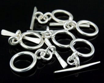 Può includere: Chiusure a scatto in argento con design a T. Le chiusure sono collegate tra loro a forma di catena.