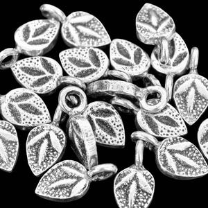 5KH-030 Charm de plata de la tribu tailandesa Karen Hill con 4 hojas decorativas