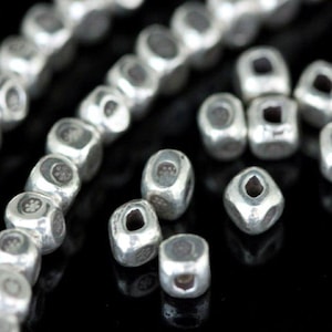 KN-004 Thai Karen hill tribe Silber 10er Perlen Blumendruck