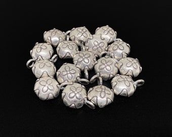 3KH-056 Thai karen hill tribe silver 4 round puffy charm with flower print