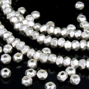 KI-033 Thai Karen hill tribe Silber 20 kleine Facettperle