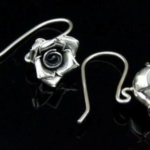 6KH-017 Thai karen hill tribe handmade silver black & white rose flower earring