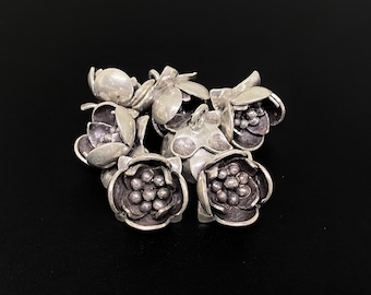 5KH-041 thai karen hill tribe silver 1 flower charm