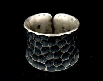 8KH-085 Thai karen hill tribe handmade silver black & white short hammered ring