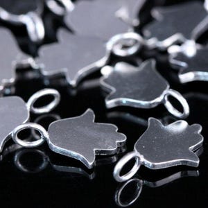 7KH-101 Thai karen hill tribe handmade silver 4 hamsa shape charm 10.0 mm.