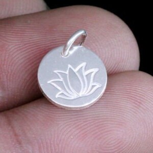 7KH-088 thai karen hill tribe handmade silver 6 printed lotus disc charm 10.0 mm image 4