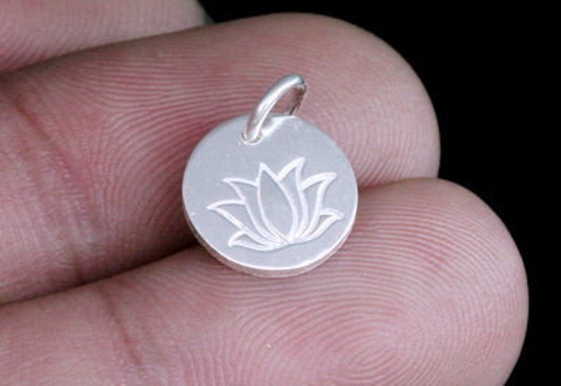7KH-088 thai karen hill tribe handmade silver 6 printed lotus disc charm 10.0 mm image 4