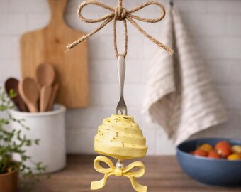 Fettuccine Alfredo-ornament – Handgjord köksdekoration i lera, italiensk pasta
