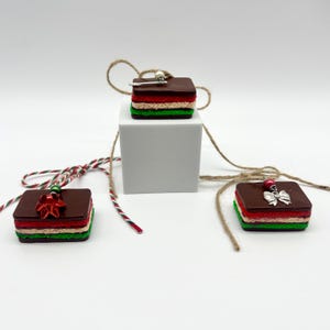 Italiensk regnbågskakdekoration | Handgjord kakdekor med 7 lager | Italiensk dessertpresent, köksdekor bild 6