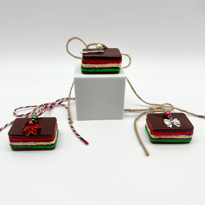 Italiensk regnbågskakdekoration | Handgjord kakdekor med 7 lager | Italiensk dessertpresent, köksdekor bild 6