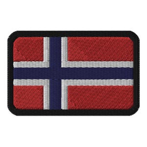 Peut inclure: Écusson brodé représentant le drapeau de la Norvège. Le patch rectangulaire a une bordure noire et affiche le design en croix rouge, blanc et bleu du drapeau norvégien. Le tissu a un aspect texturé.