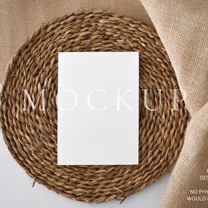 Boho Decor Invitación Maqueta 5x7 Tarjeta, Círculo de Madera Invitación de Boda Mock up 5x7, Canva Photshop PSD, Maqueta de fotos de estilo realista Boho