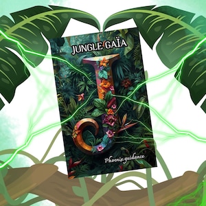 Op de afbeelding: Een boekomslag met de titel "JUNGLE GAIA" in witte letters, met een grote, kleurrijke "J" gevuld met tropische planten en bloemen. De woorden "Phoenix guidance" staan onderaan. De afbeelding wordt omlijst door groene bananenbladeren en bliksem.