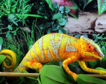 Connie the Chameleon wool needle felting kit - Large model with detailed photo tutorial